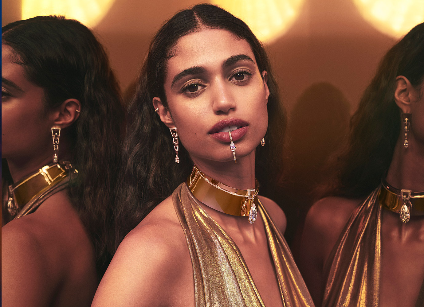 messika-golden-shield-mosaique-2